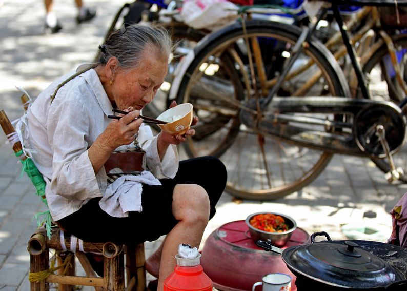 阿婆的午餐 摄影 紫A