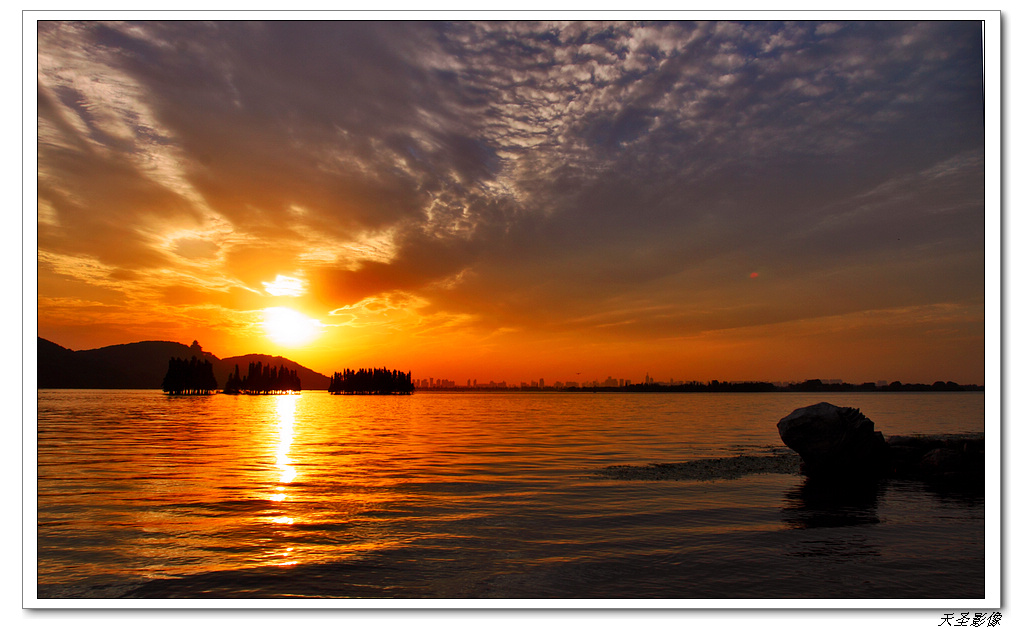 夕阳下的东湖---点击放大 摄影 天圣