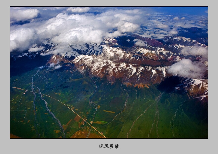 《雪山与草地》 摄影 晓风晨曦