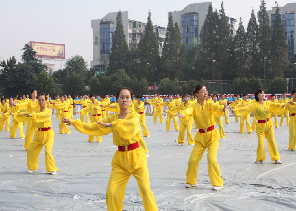 青年女老师参入老运会 摄影 喜得乐