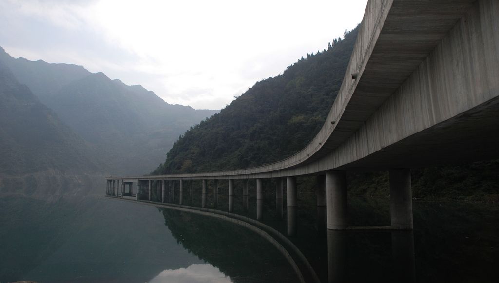 昔日映秀大桥 摄影 天地沙欧