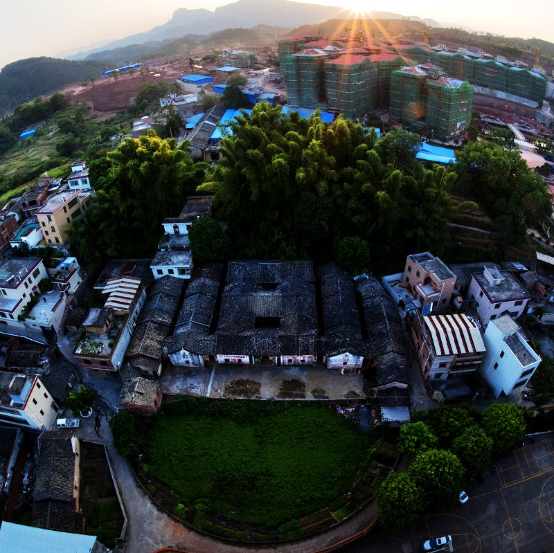 城市包围农村 摄影 钝夫