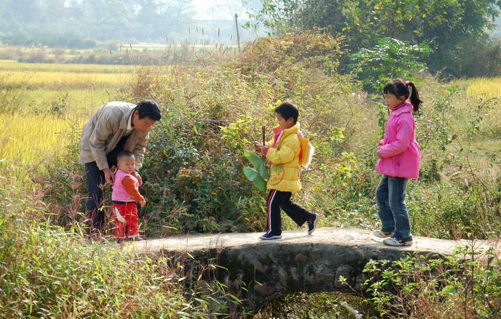 蹒跚学步时 摄影 云山西河