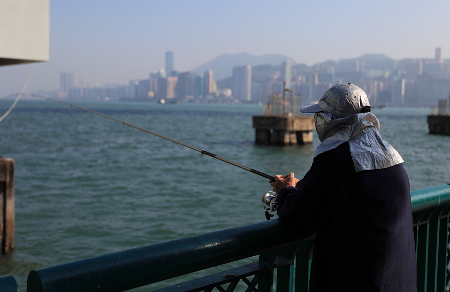 香港，垂钓者，海景。 摄影 陆上行