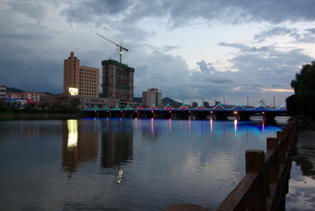 雨后夜景 摄影 怡仁