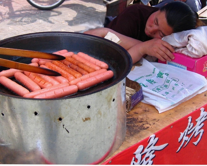 热 锅 冷 市 摄影 慢慢走来