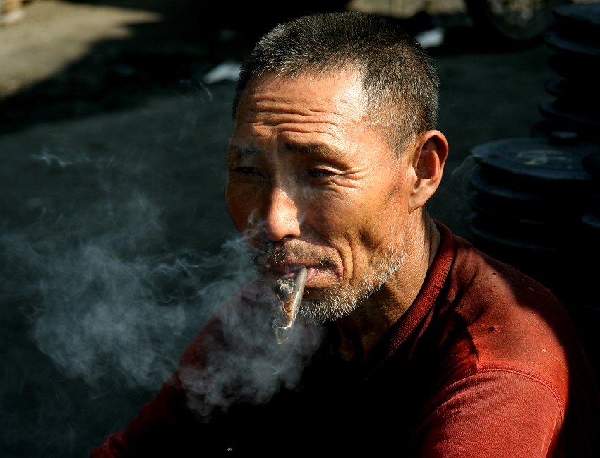 烧沙锅的老汉 摄影 萍萍