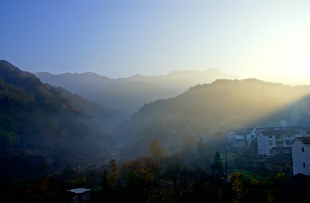 晨光照射下的大别山村---深秋游九资河景区（19） 摄影 haihongsy