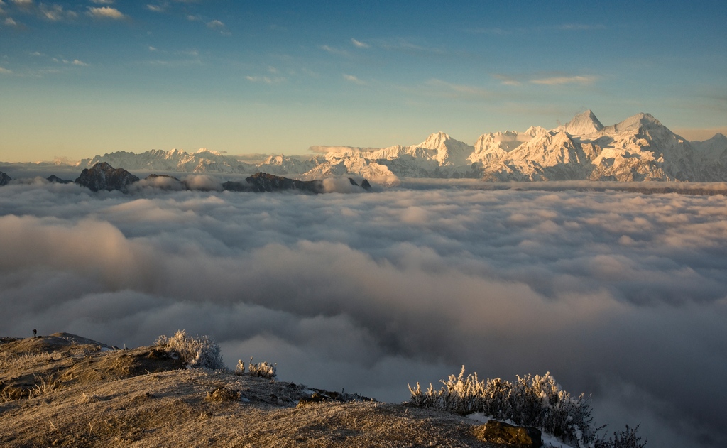 雪山云海 摄影 葛达山