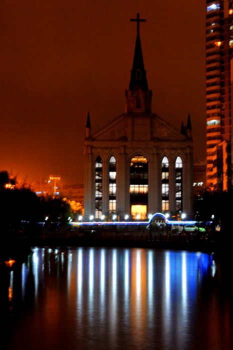 平安夜，雨中的教堂 摄影 月乐人家