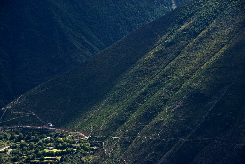 神山脚下天堂村 摄影 明心