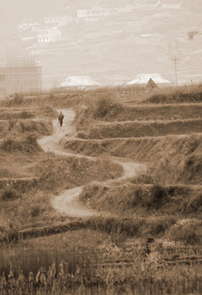 离家的路 摄影 麦壳黄