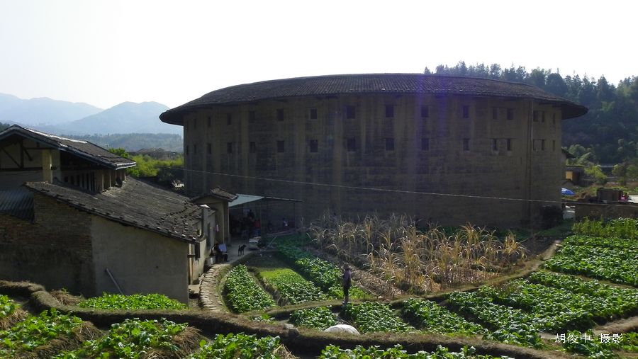 土楼后院 摄影 胡俊中