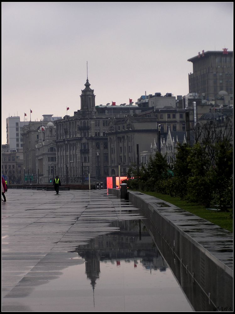 雨中外滩-2 摄影 闲散的人