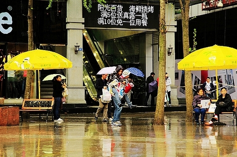 雨中街景 摄影 大河鱼鹰