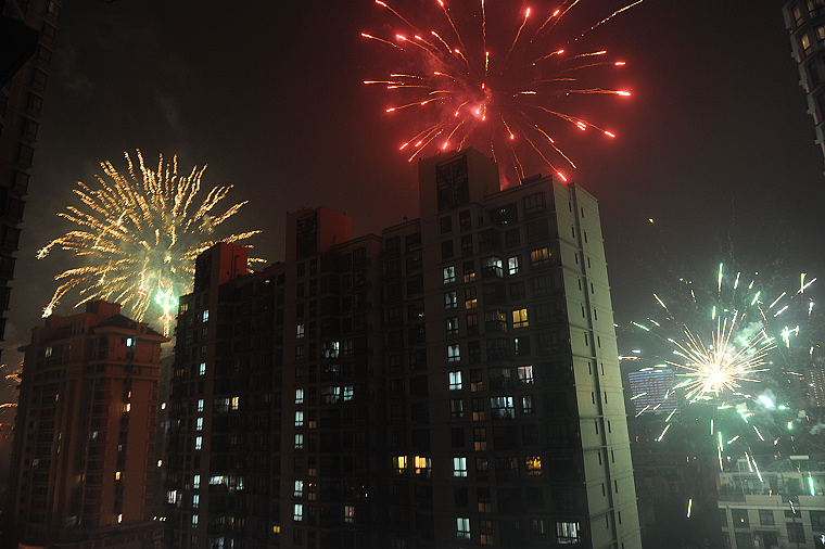 小区除夕之夜2 摄影 心已远