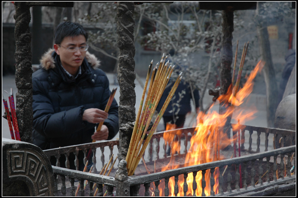 寺院随纪 .  香火 摄影 瞬间世界