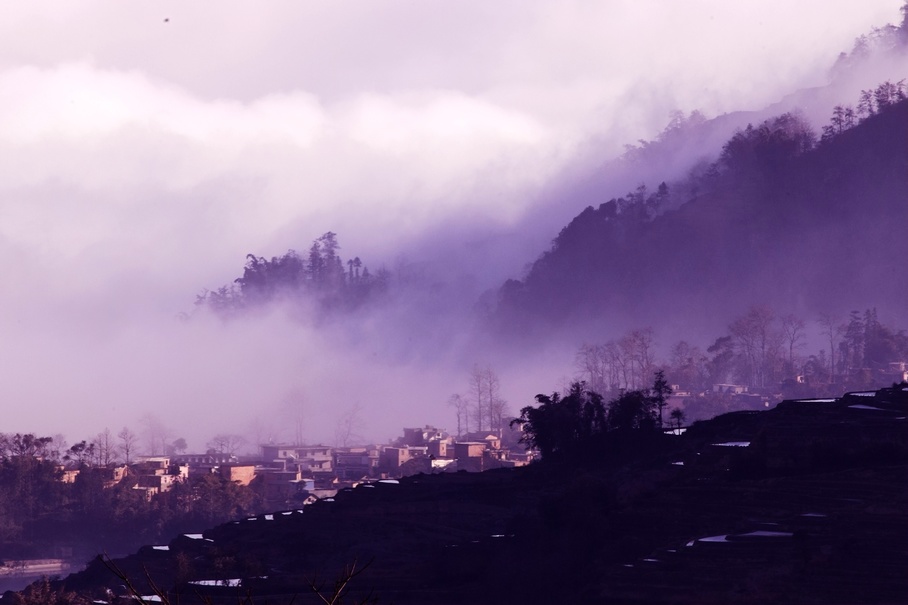 多依小景 摄影 吕延均..铁蹄