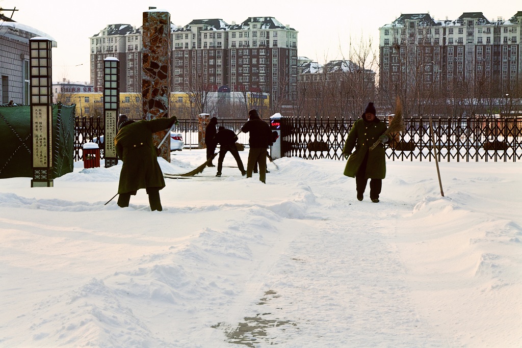 扫雪------旺兴湖门口 摄影 老士兵