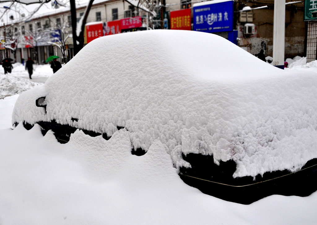 大雪埋了我的车 摄影 康慨