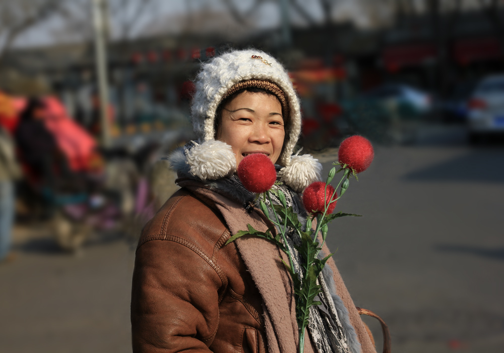 北京钟楼门前流浪女 摄影 真金