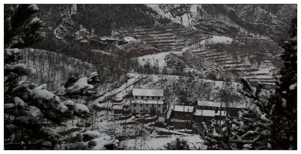 雪后山村 摄影 何泉