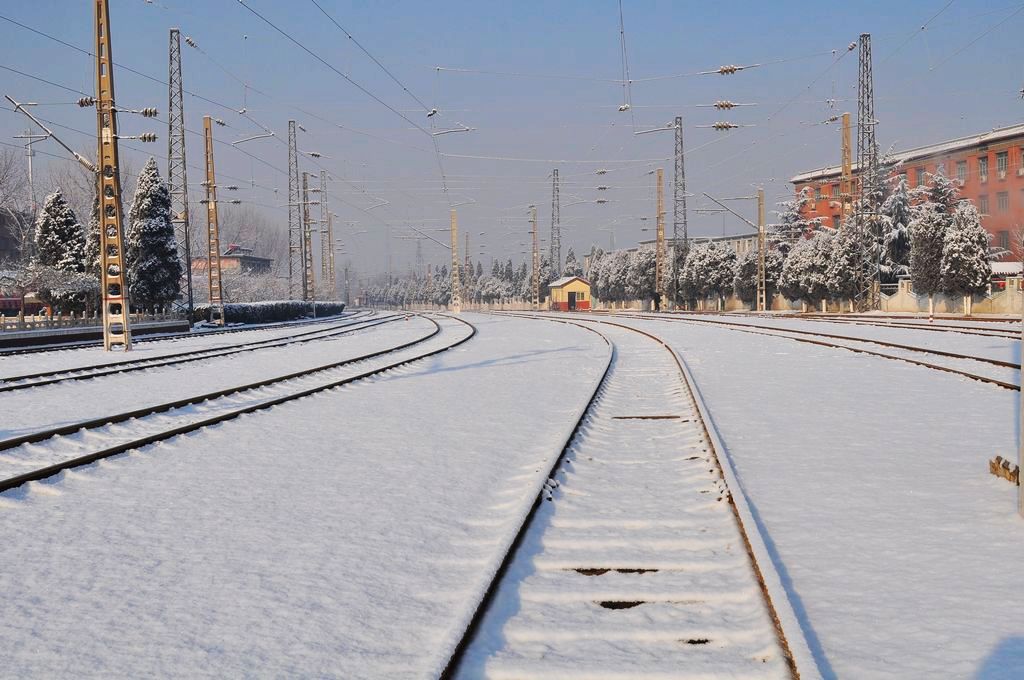 雪后整备场 摄影 地震受过伤