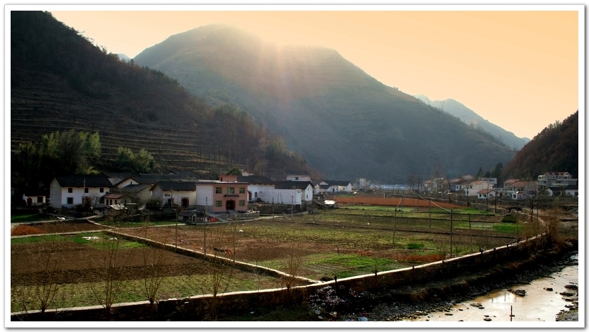 夕阳浴山村 摄影 zafb