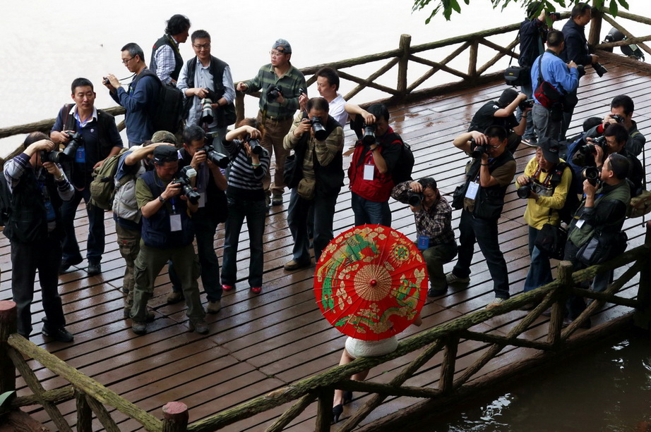 伊人出镜 摄影 定海神针