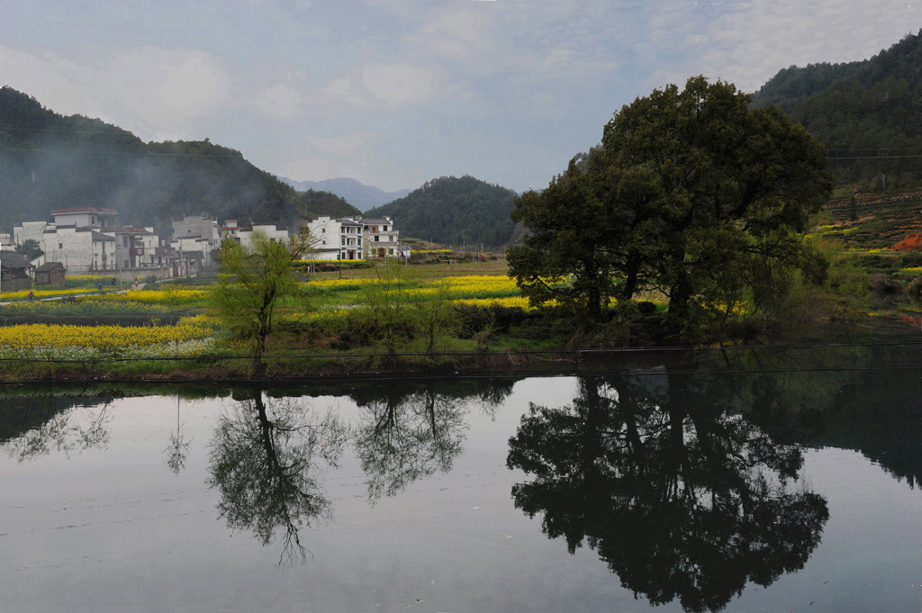 婺源.沱川炊烟 摄影 好兆头