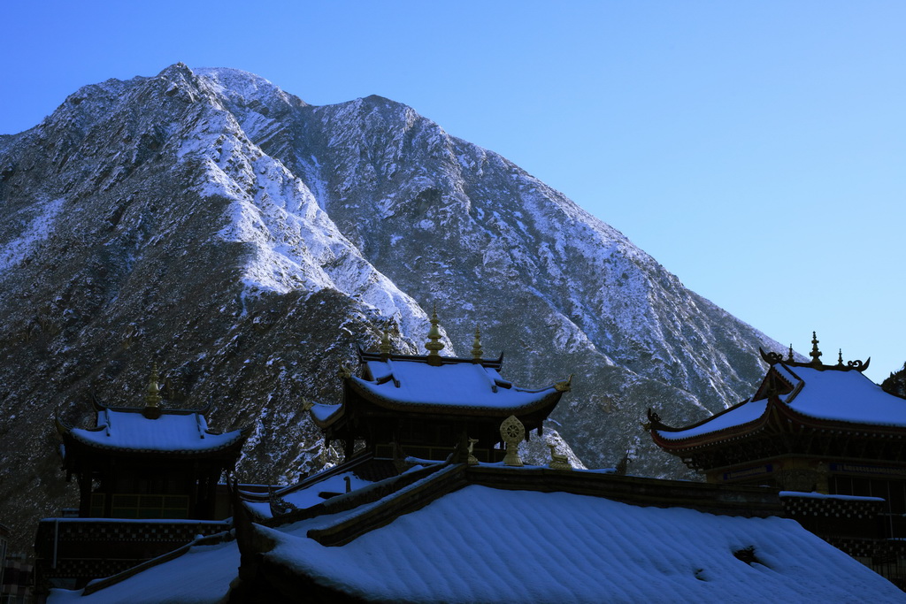 春雪秀山腰 摄影 乐言者