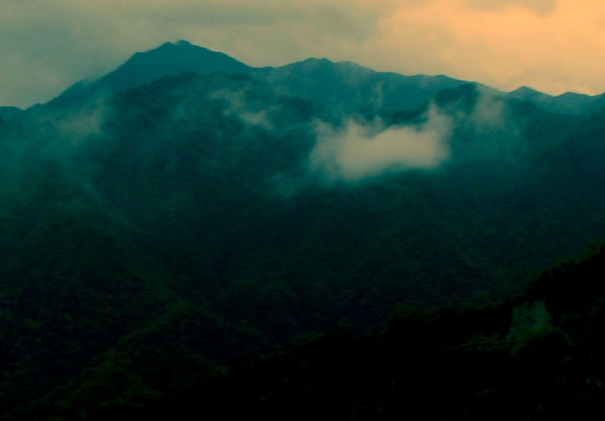 阻云断雨 摄影 地王大厦