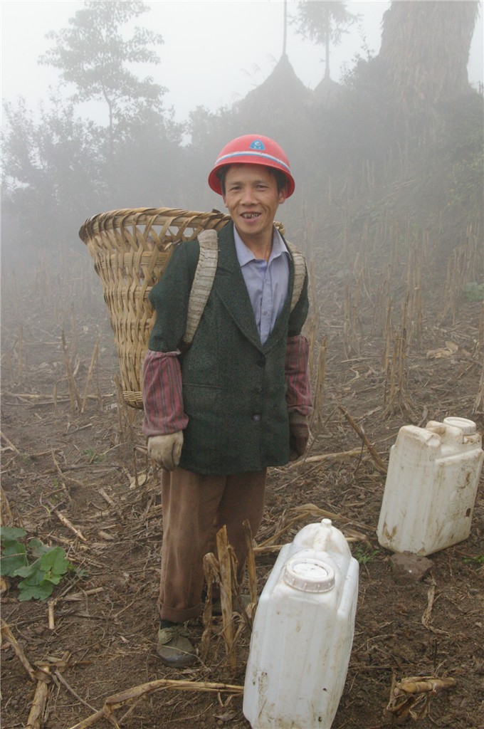 背篓川哥 摄影 食草马