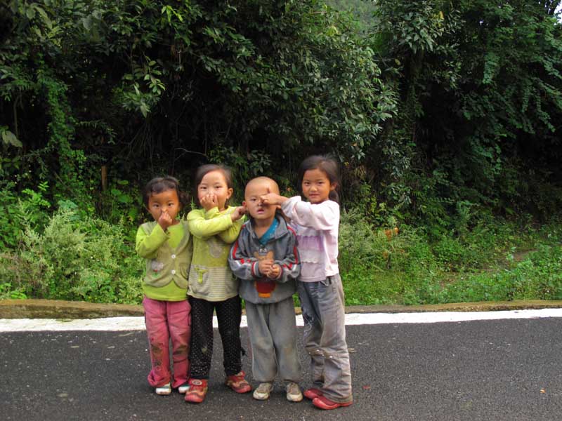 山村小顽童。 摄影 追寻地平线