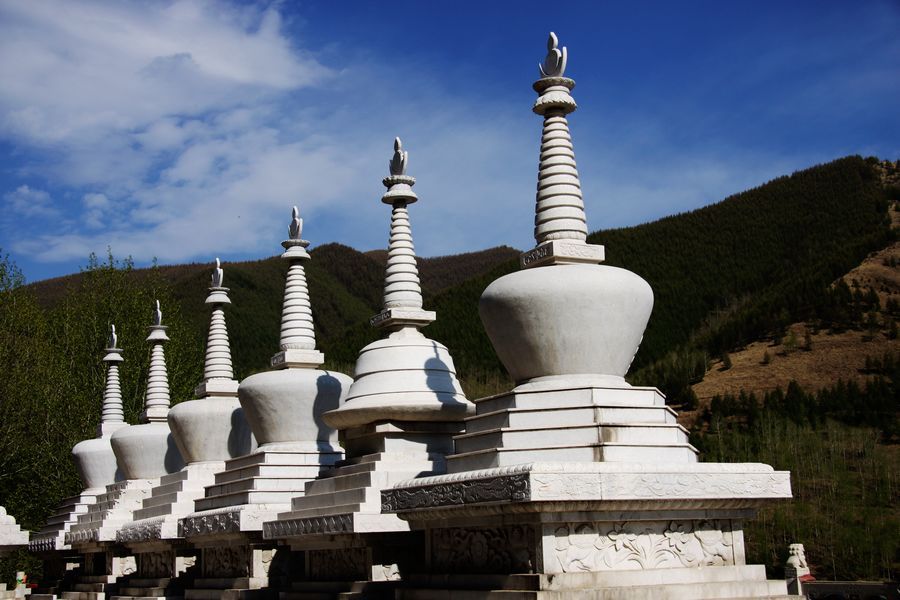 名山古刹集福寺 摄影 沉积岩