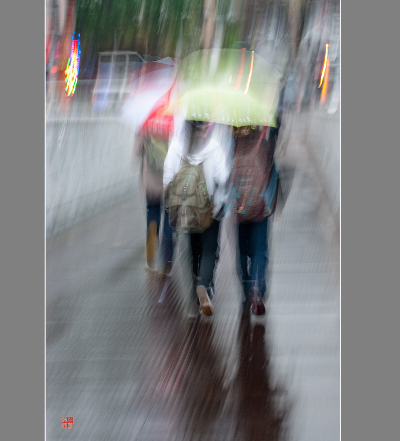 踏雨归 摄影 江长海阔