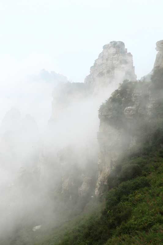 雾绕青山 摄影 桂玉斋