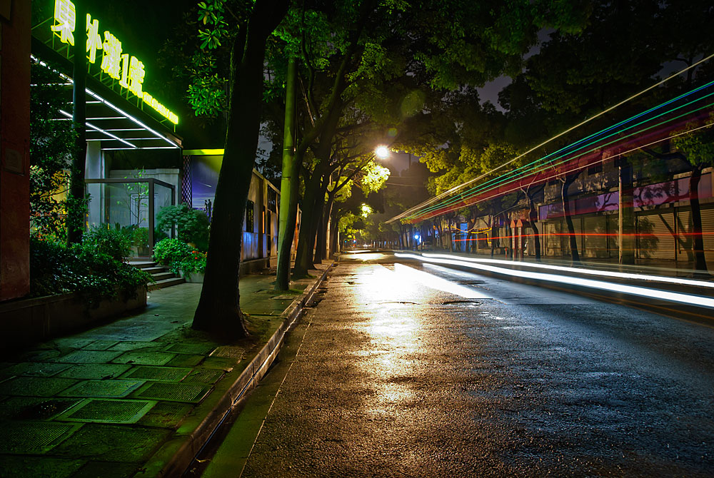 20110606，雨后东外滩1号，上海内江路。 摄影 inthinking