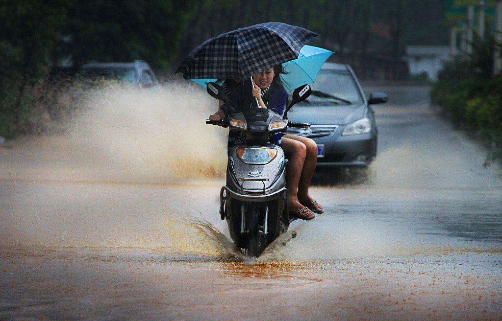 风雨无阻 摄影 一线蓝光