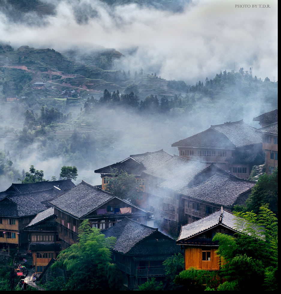 雾绕龙胜 摄影 天地人