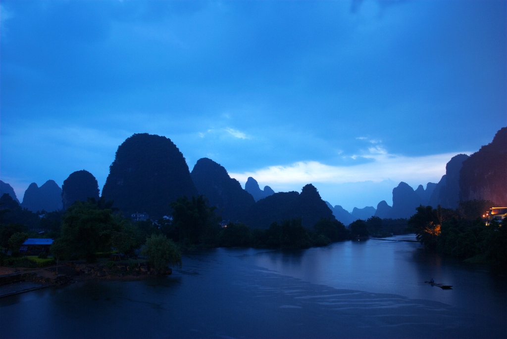 雨夜遇龙河 摄影 陈家熙