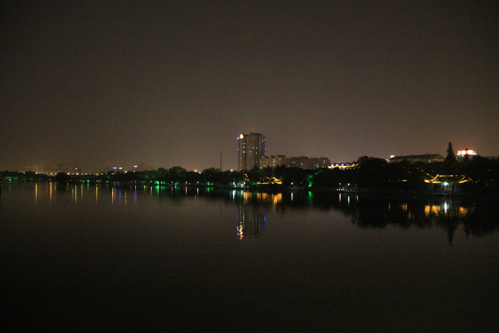 大明湖畔夜阑珊 摄影 卧虎