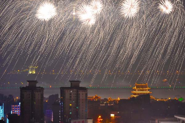 烟花雨 摄影 毛桂荣