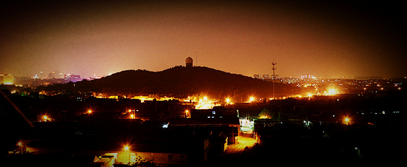 夜幕下的小马鞍山 摄影 峰回路转了