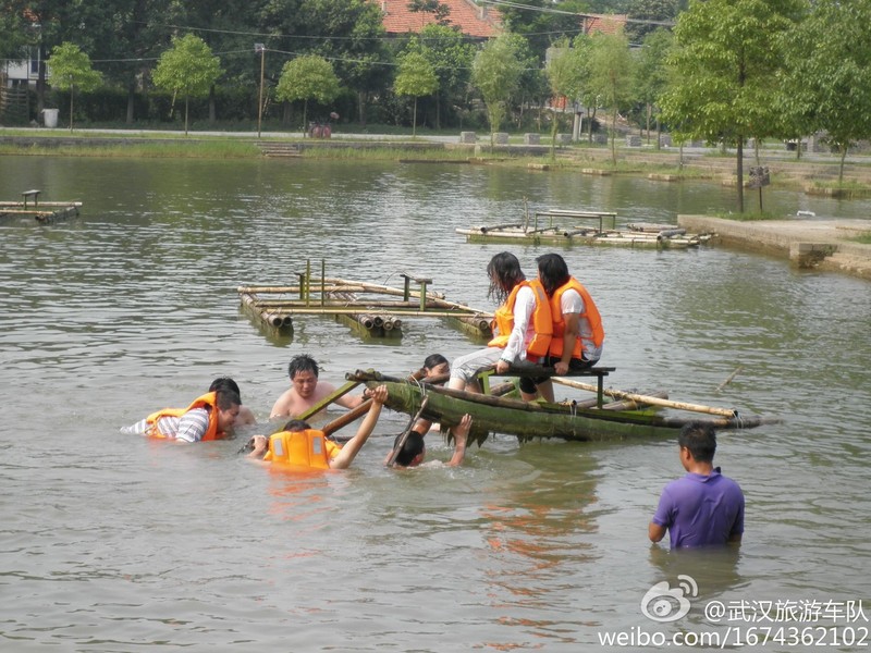 竹筏玩耍 摄影 武汉旅游车队