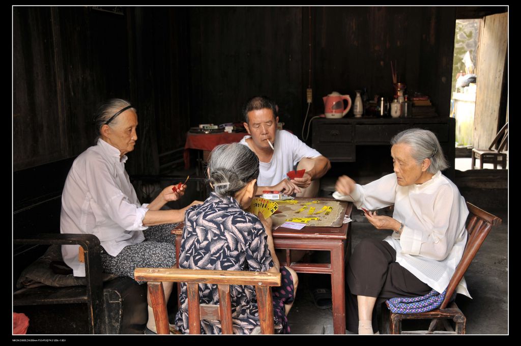 老年人生活1 摄影 瞎子看戏