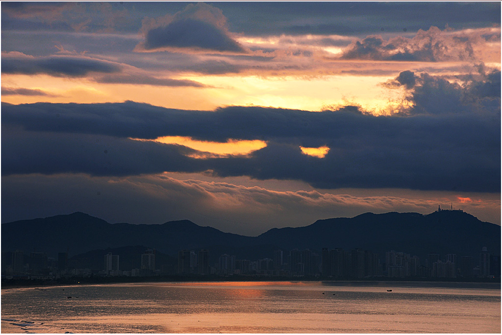 东方欲出 摄影 雨亦奇