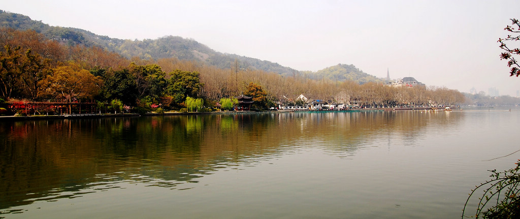 孤山背后看北山路---祝贺故乡西湖申遗成功！ 摄影 紫色的浪花