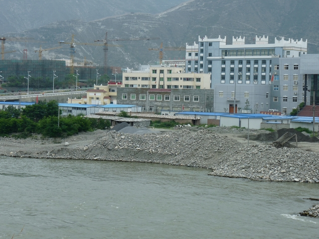 茂县在重建家园 摄影 富春江畔