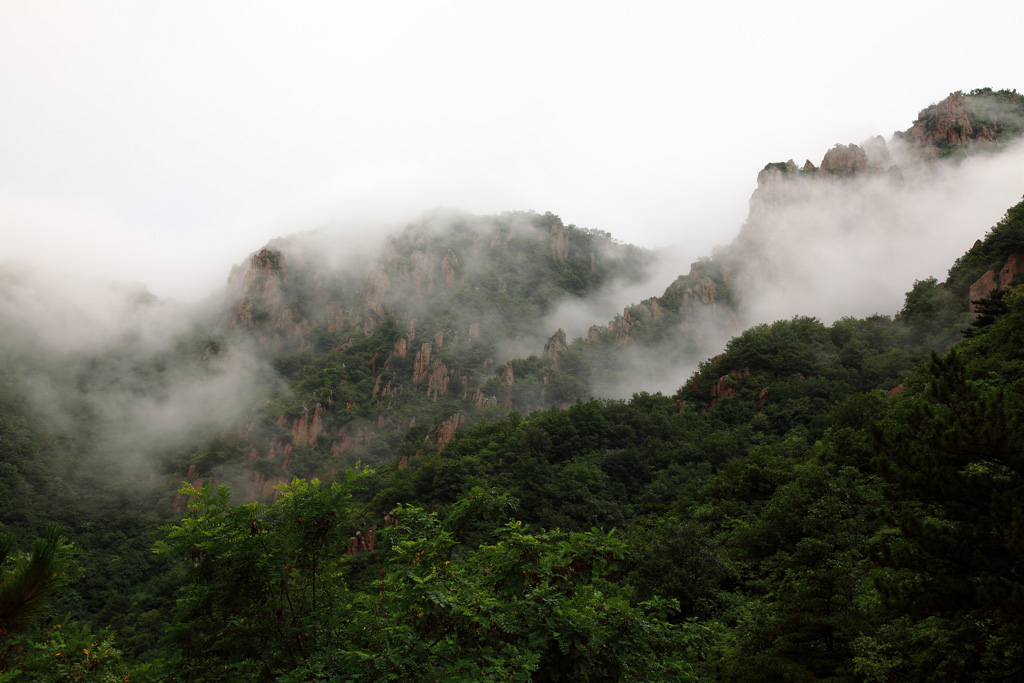 云绕青峰 摄影 湛思